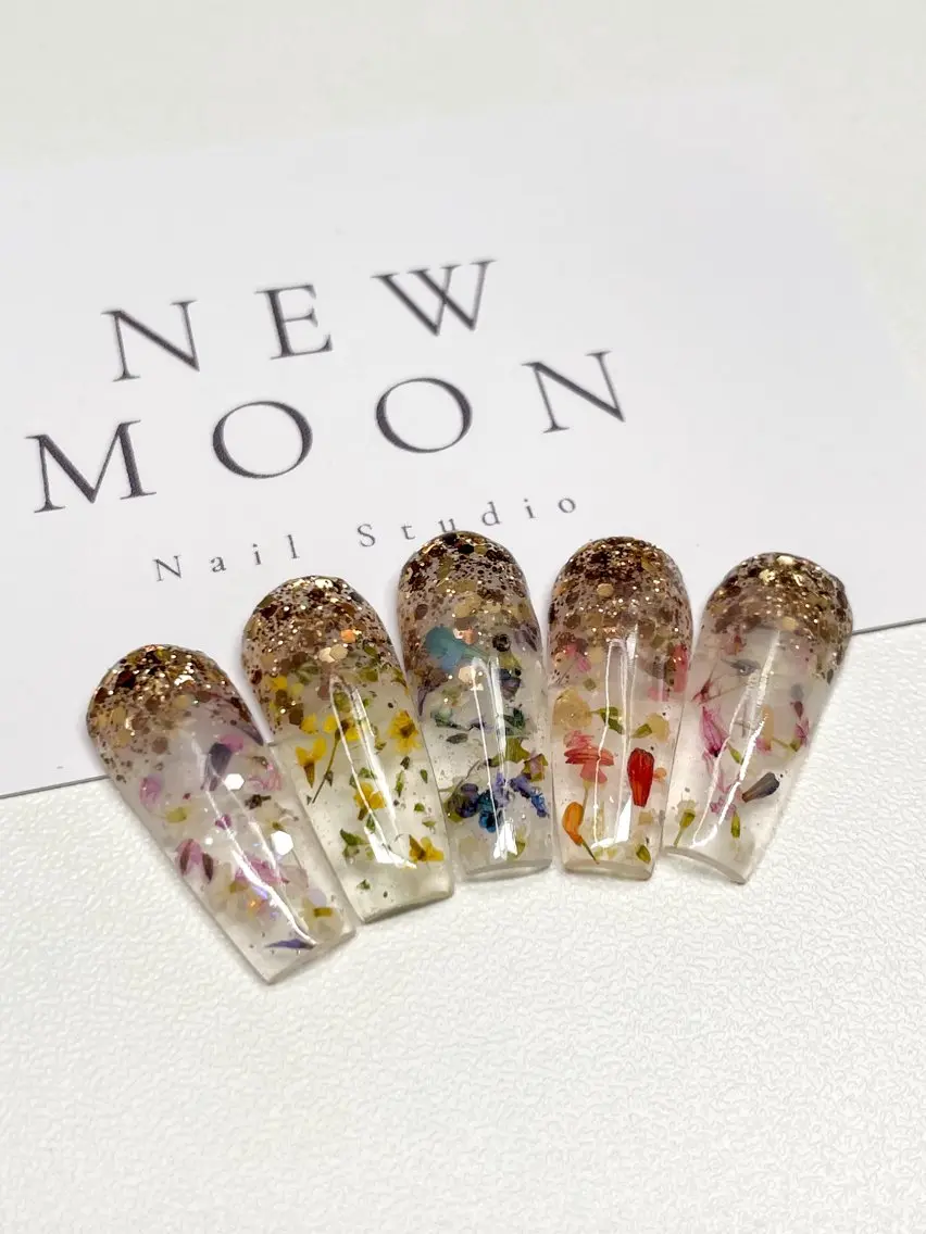 ネイル フラワーネイル NEWMOON maki_恵比寿のネイルデザイン