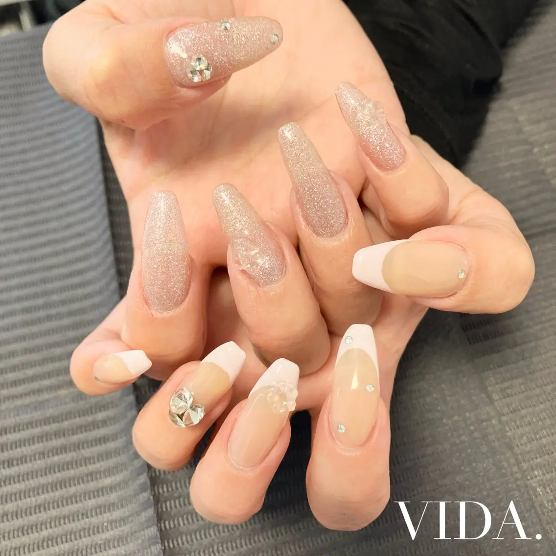 ネイル フレンチネイル ピンク ストーンネイル ハンドネイル private salon VIDAのネイルデザイン