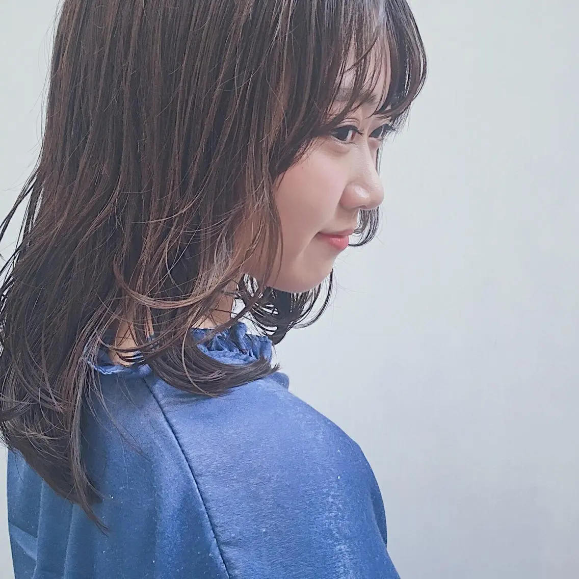 ミディアム カラー アッシュ ベージュカラー 透明感カラー レイヤーカット カット ヘアカラー トリートメント 山中 直輝のヘアスタイル