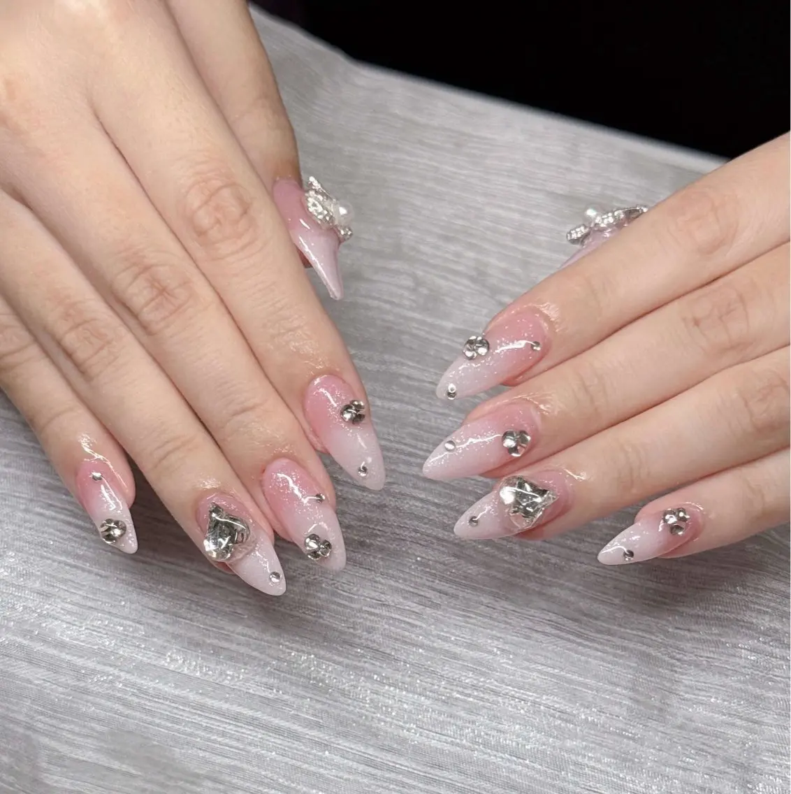 ネイル 長さ出し グラデーション 卒業式 キラキラネイル マグネットネイル ハンドネイル Lee Nailsのネイルデザイン