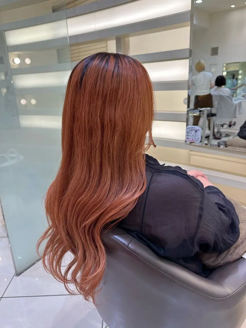 ロング カラー タイトボブ個性派カラ ーAKANEのヘアスタイル