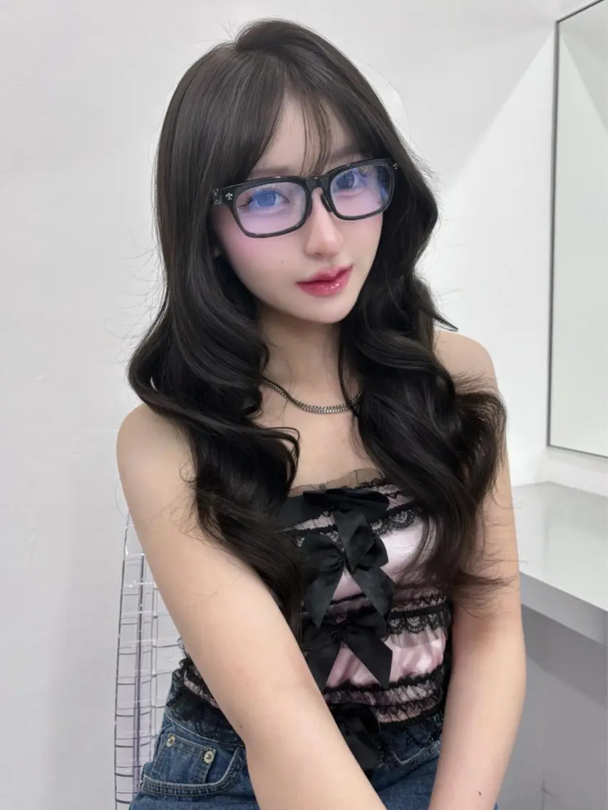 ロング カラー ヘアカラー トリートメント 韓国ヘア💖ワンホン ブリーチなしWカラーのヘアスタイル