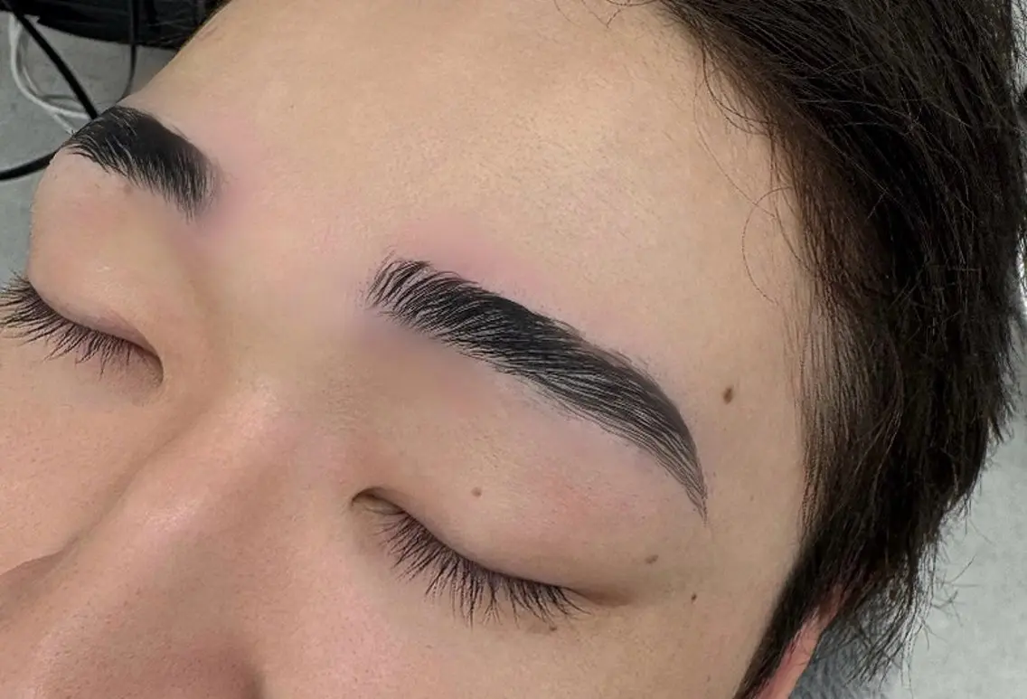 メンズ アイブロウ メンズアイブロウ 眉毛ワックス脱毛 ワックス脱毛 メンズ眉毛🤍カラー メンズサロン　浦和の眉毛・アイブロウイメージ