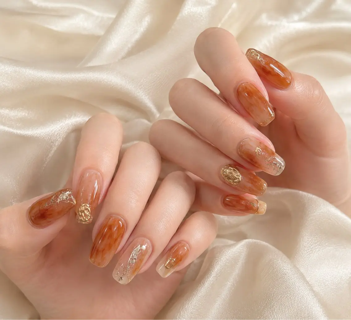 ネイル アートネイル べっ甲ネイル ブラウン ゴールド ニュアンスネイル NailSalon✨ Écrinエクランのネイルデザイン