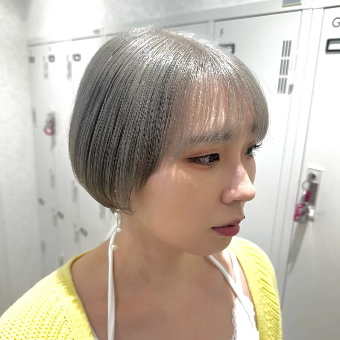 ショート カラー ベージュカラー ブリーチ ケアブリーチ ダブルカラー ハイトーンカラー シールエクステ/ ブリーチカラーのヘアスタイル