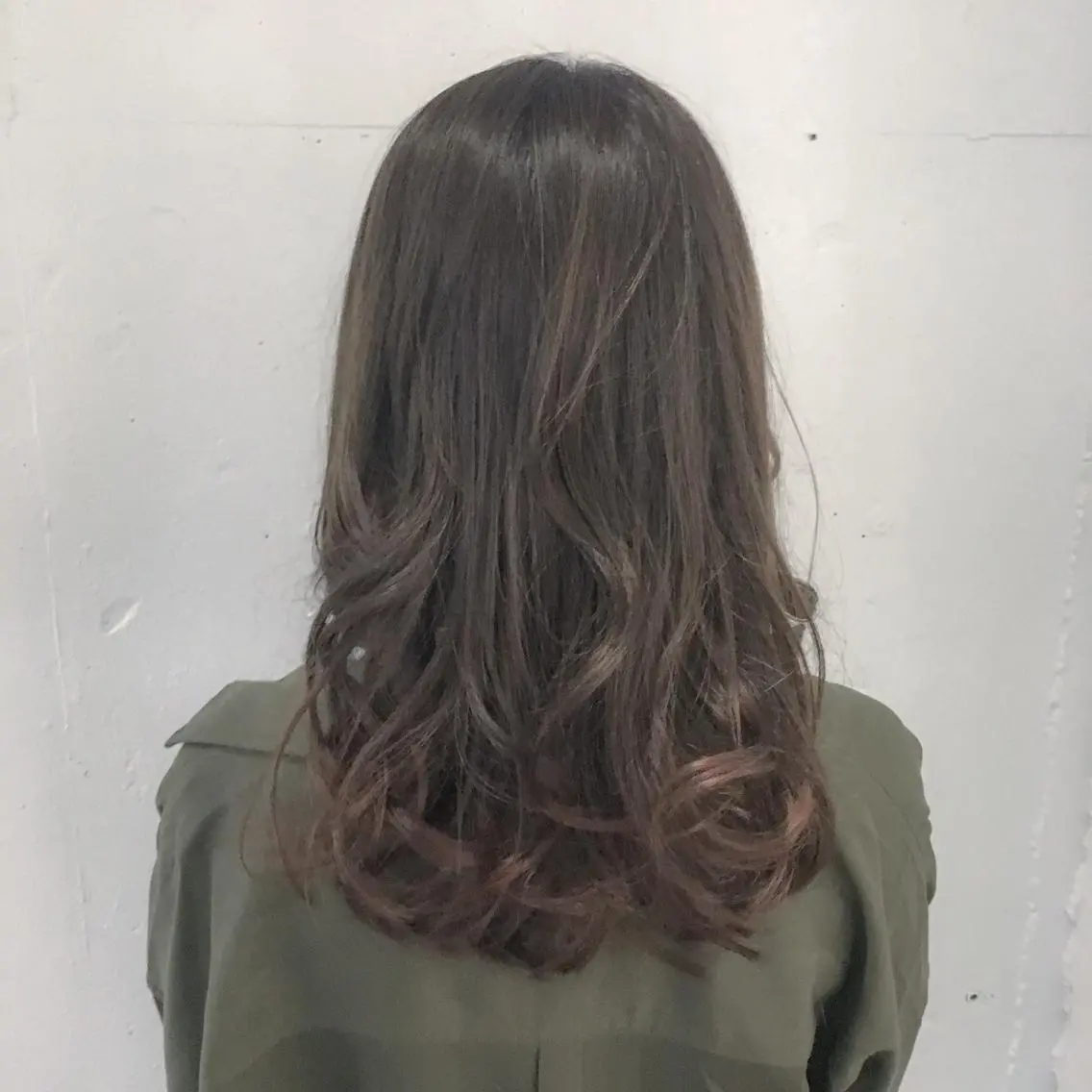 ロング カラー アッシュ オリーブアッシュ トミタ アツシのヘアスタイル