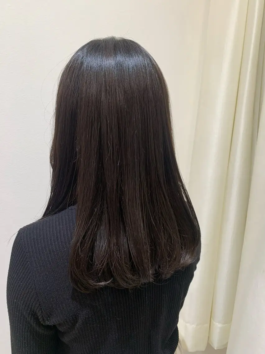 セミロング カット ヘアカラー 吉田 詩穂のヘアスタイル