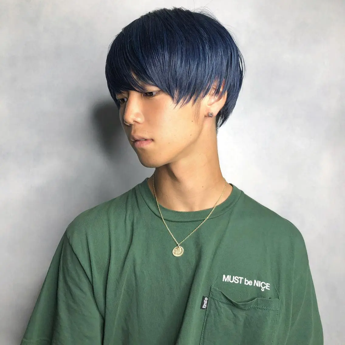 ショート カラー メンズ メンズブリーチ メンズハイトーン 黒髪 ブリーチ ブルーカラー ORIKA 美容室のヘアスタイル