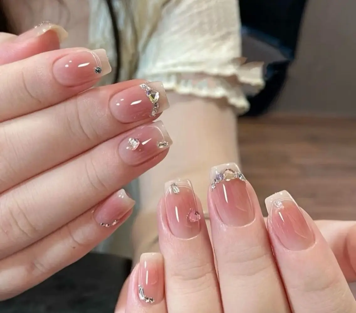 ネイル 高木 維麗絲のネイルデザイン