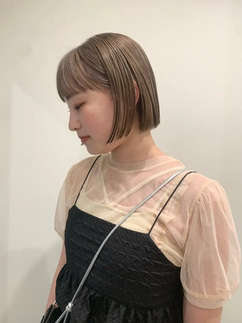 ミディアム カラー ベージュカラー ブリーチ オリーブベージュ ボブ カット ヘアカラー 落合希 Olivebeigeのヘアスタイル