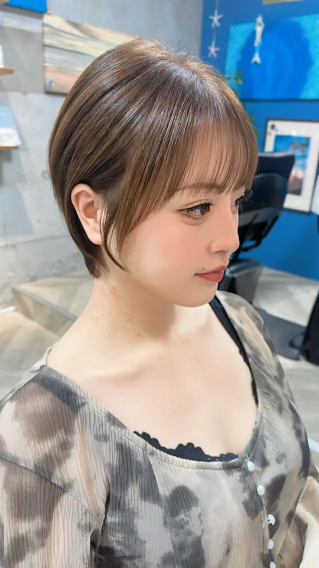 ショート おくれ毛 ショートヘア カット ヘアカラー トリートメント Beach 代表 KENTAのヘアスタイル