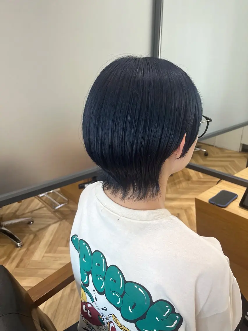 ショート カラー ブリーチ ブルーカラー ブルーラベンダー ラベンダーカラー 🫧髪質改善🫧 神田紗来のヘアスタイル