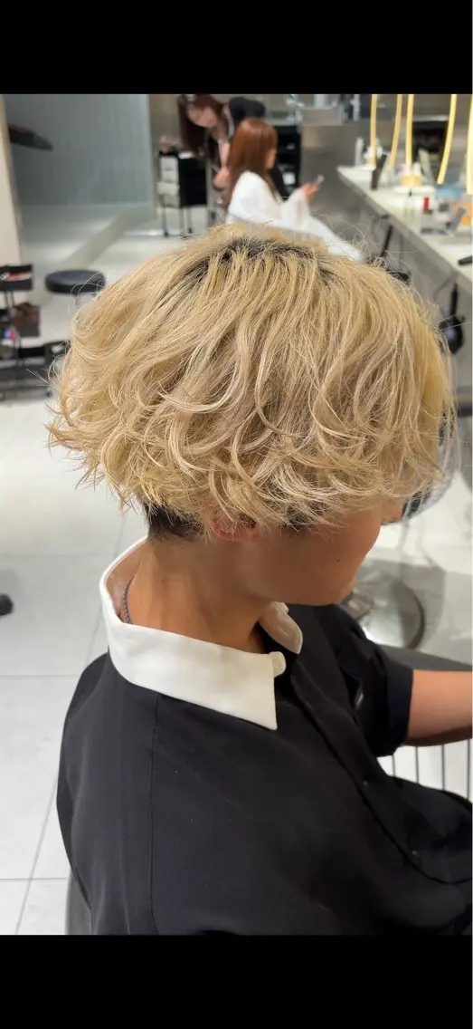 カラー メンズ メンズブリーチ メンズハイトーン ベージュカラー ブリーチ 透明感カラー ヘアカラー 佐渡優 365連勤する美容師のヘアスタイル