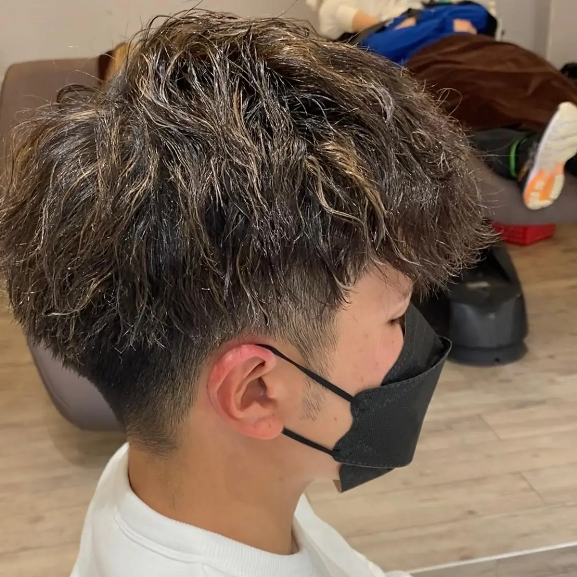 パーマ メンズ メンズハイライト マッシュ メンズパーマ メンズツイストパーマ ツイストスパイラルパーマ メンズサロンGRIT 店長 深山一平のヘアスタイル