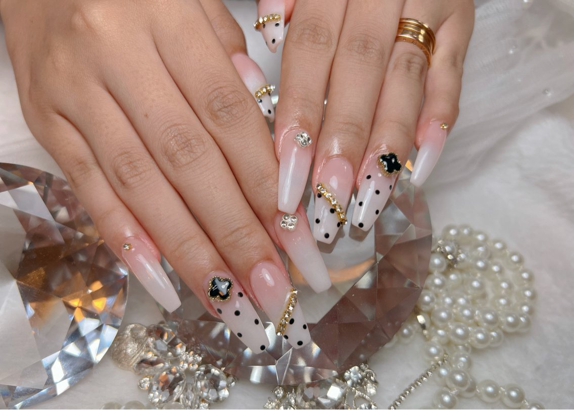 ネイル アートネイル オーロラネイル チークネイル 長さ出し フットネイル Miya _nailのネイルデザイン