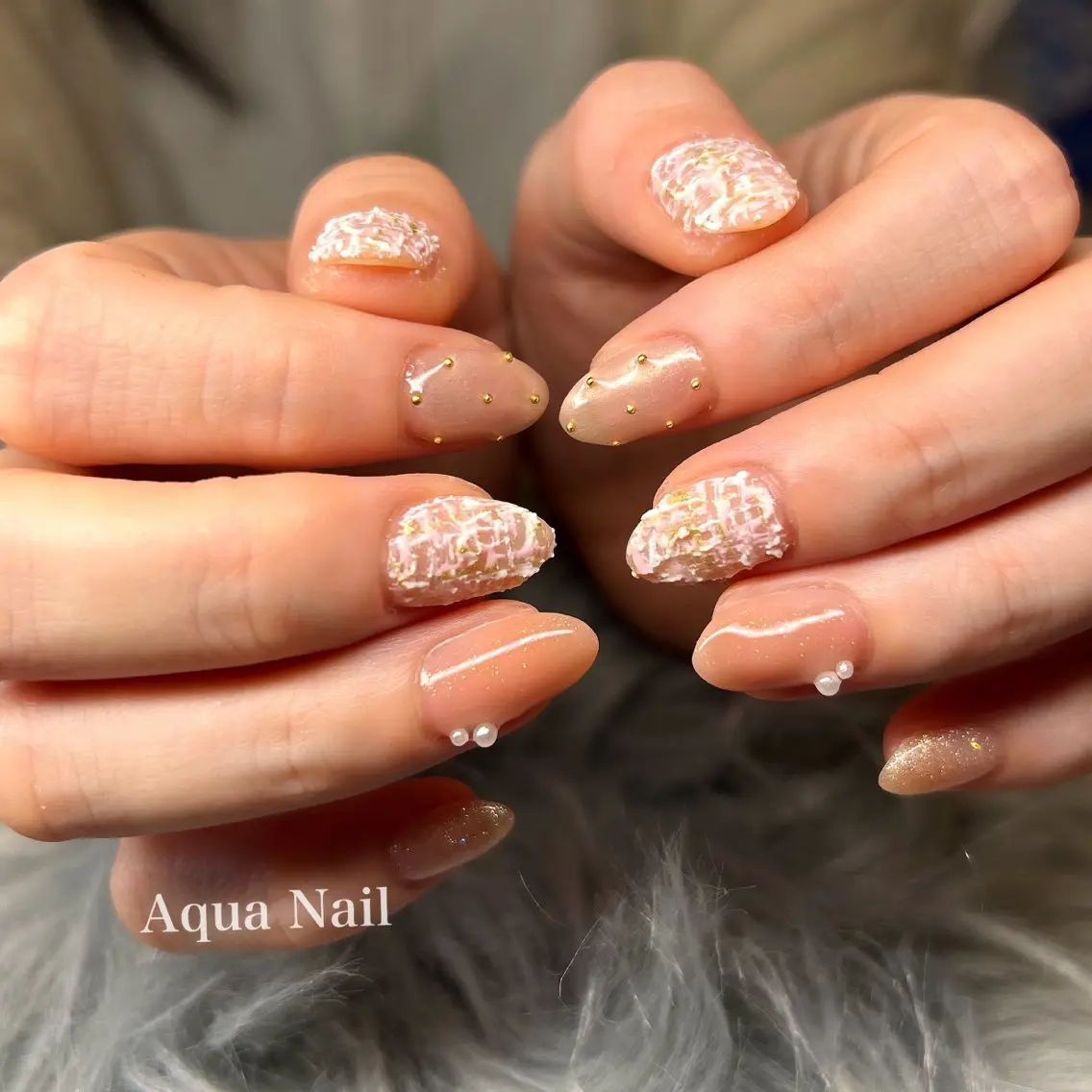 ネイル アートネイル ドット ジェルネイル ガーリー ゴールド ハンドネイル フットネイル AQUA NAILのネイルデザイン