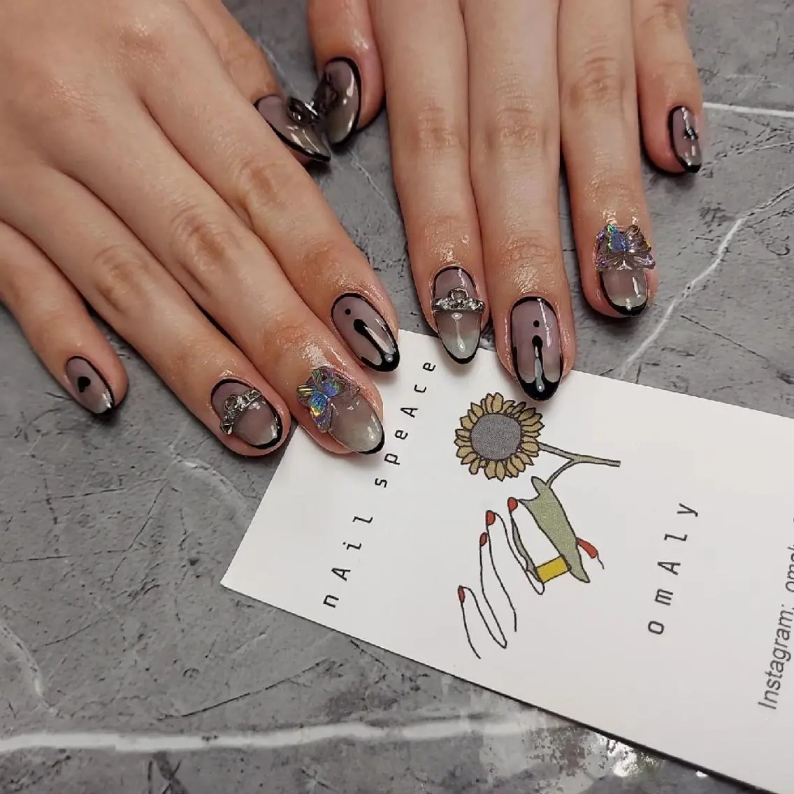 セミロング ハンドネイル Nailspeace Omalyのネイルデザイン