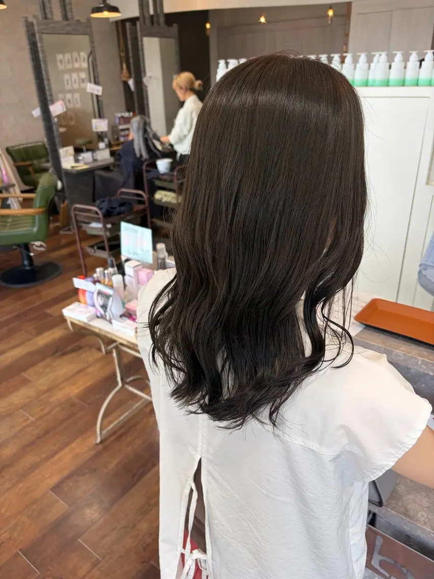 セミロング カット ヘアカラー トリートメント 艶髪/透明感カラー 下山 萌華のヘアスタイル