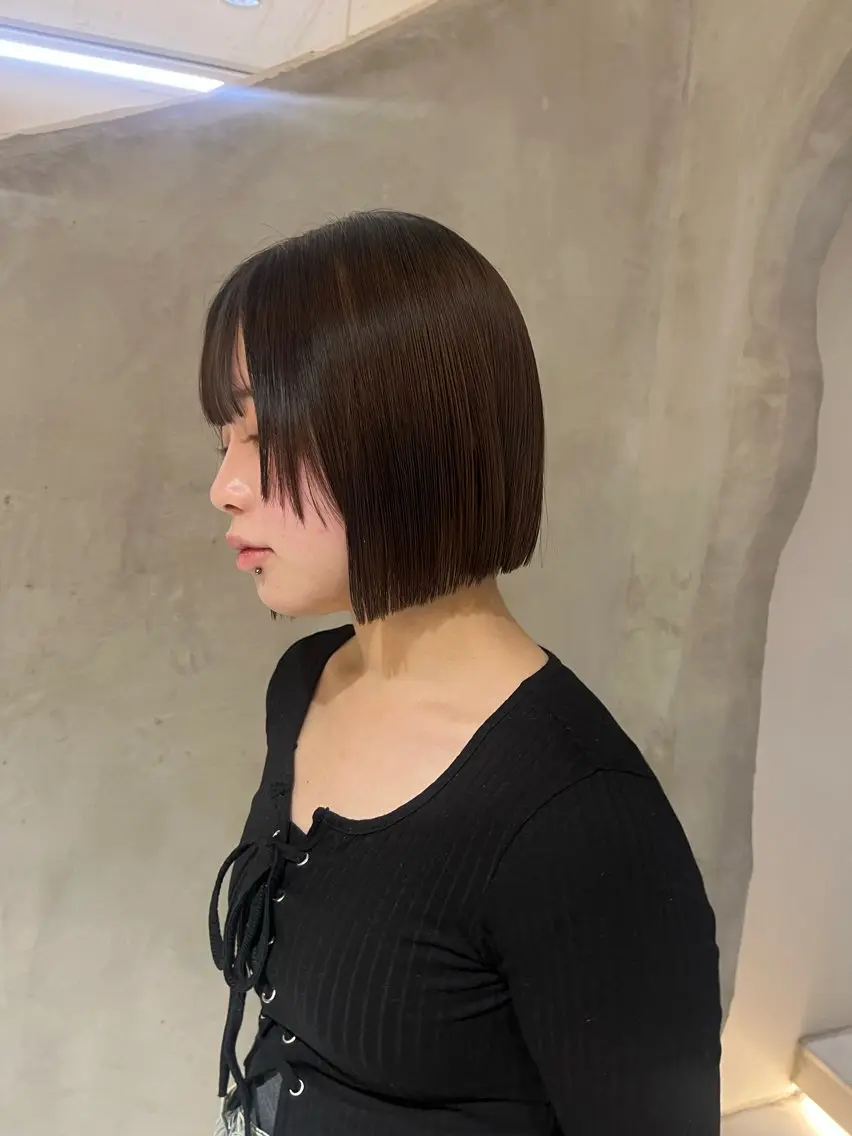ミディアム カット ヘアカラー トリートメント 切りっぱなしボブ/ 艶カラー/綾莉のヘアスタイル