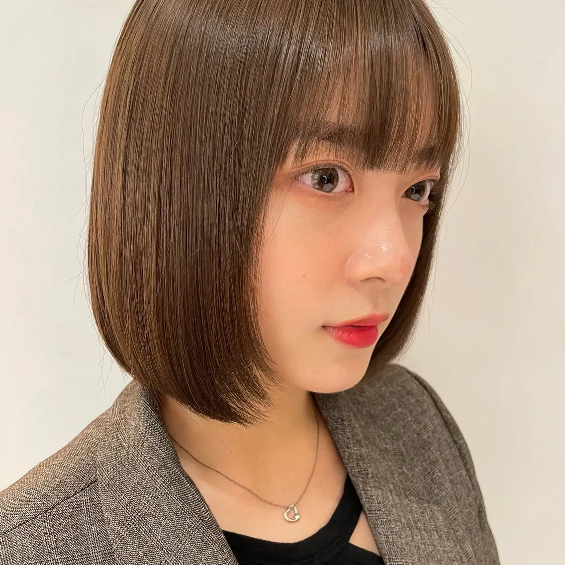 ミディアム カラー カット パーマ 韓国っぽ水光肌カラー マンツーマン🫧なおのヘアスタイル