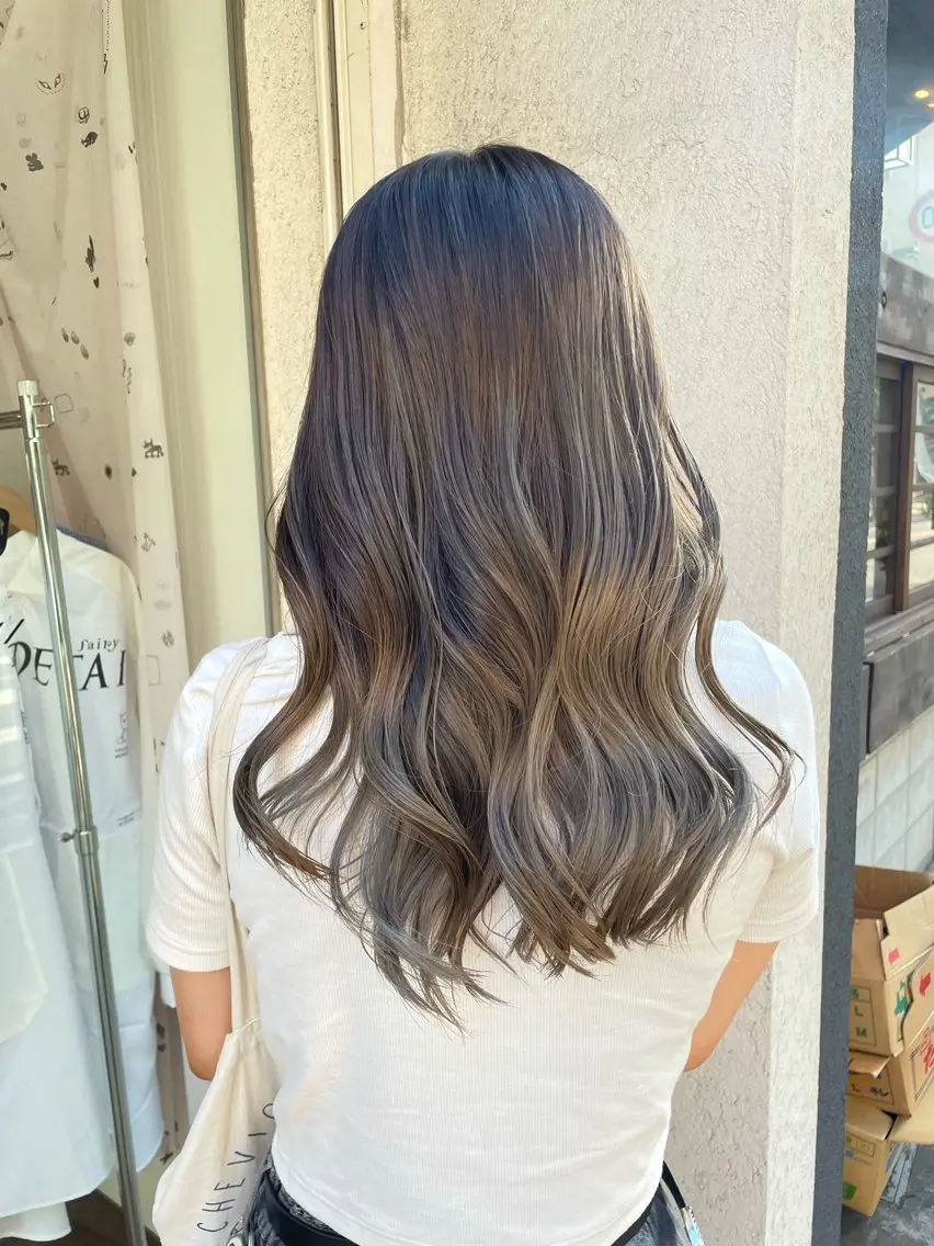 セミロング カラー グラデーションカラー カット ヘアカラー トリートメント CoCooN 店長 さのえみのヘアスタイル