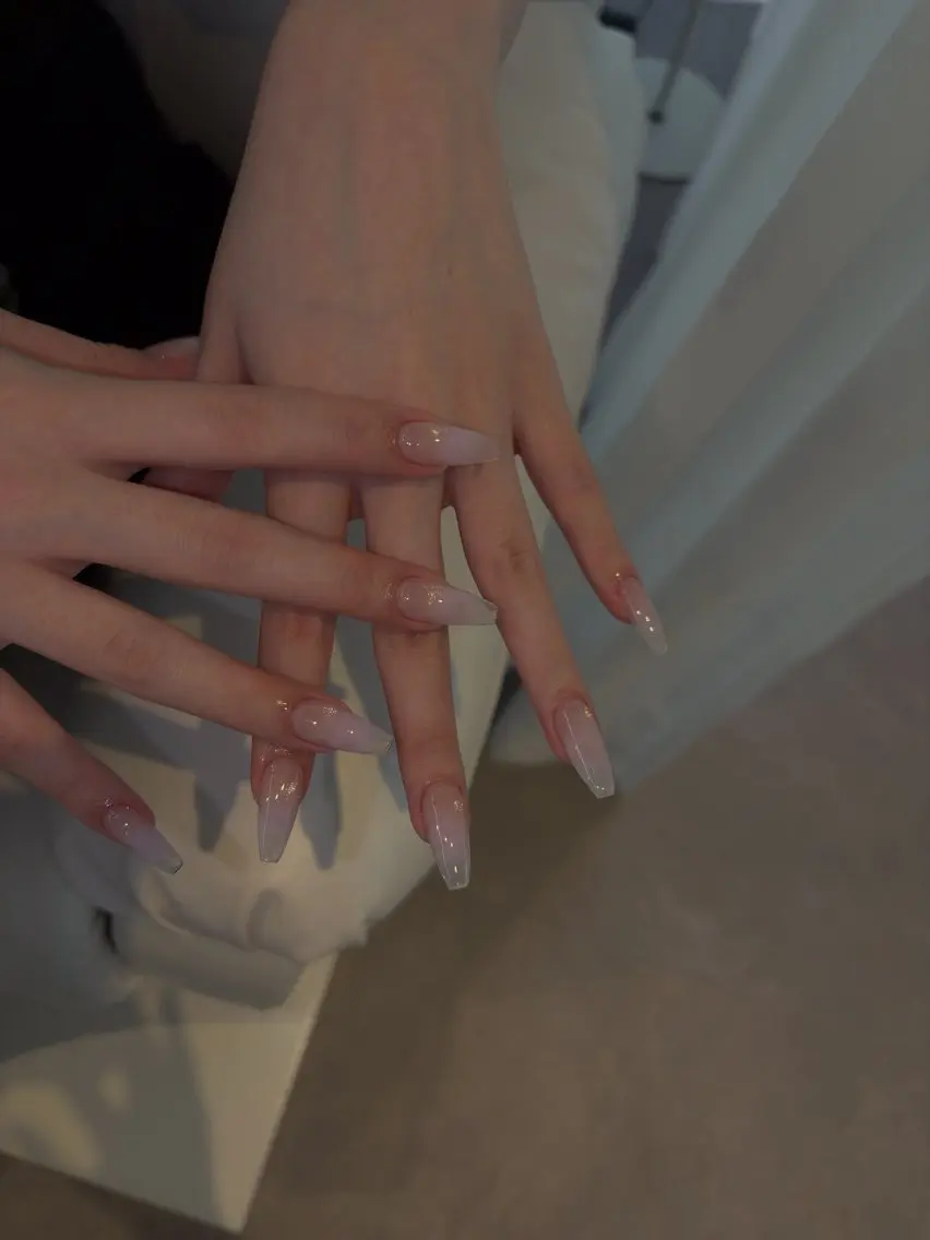 ロング ハンドネイル 'L nailのネイルデザイン