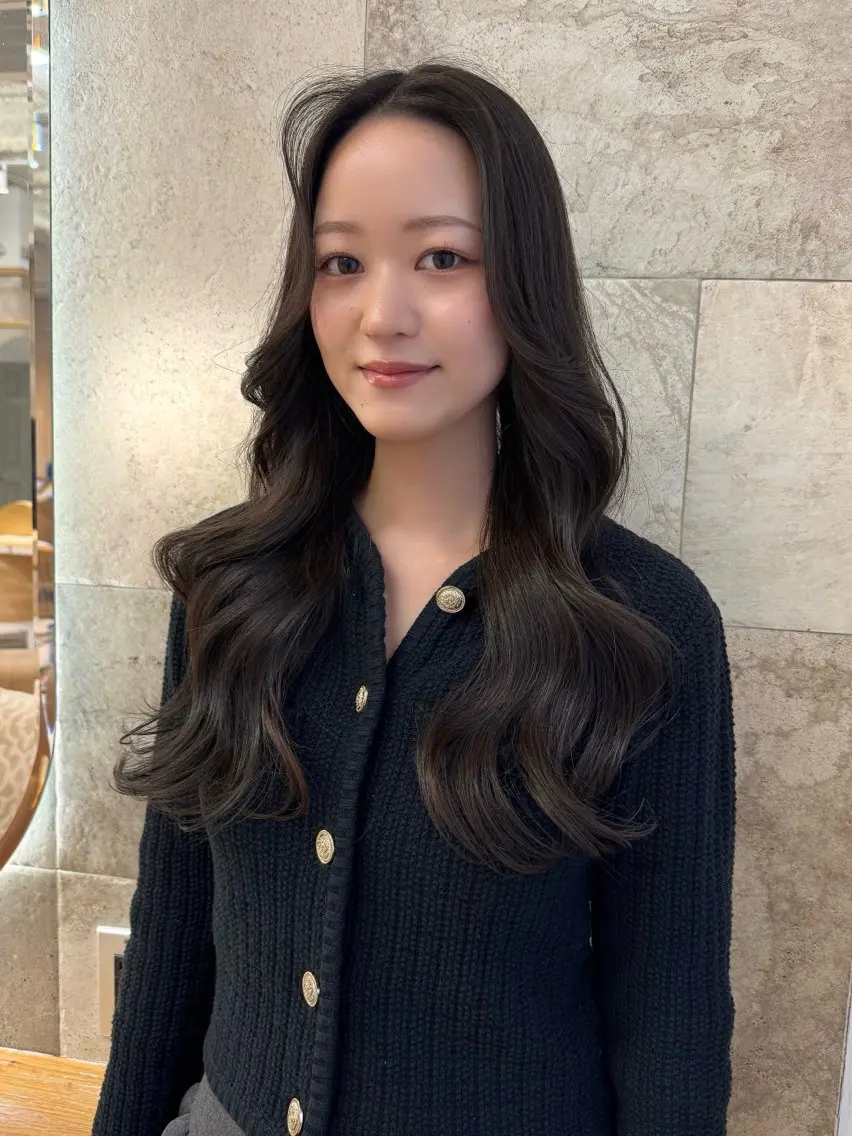 ロング 韓国風ヘア レイヤーカット ロング 小顔カット カット ヘアカラー トリートメント 佐々木 花音のヘアスタイル