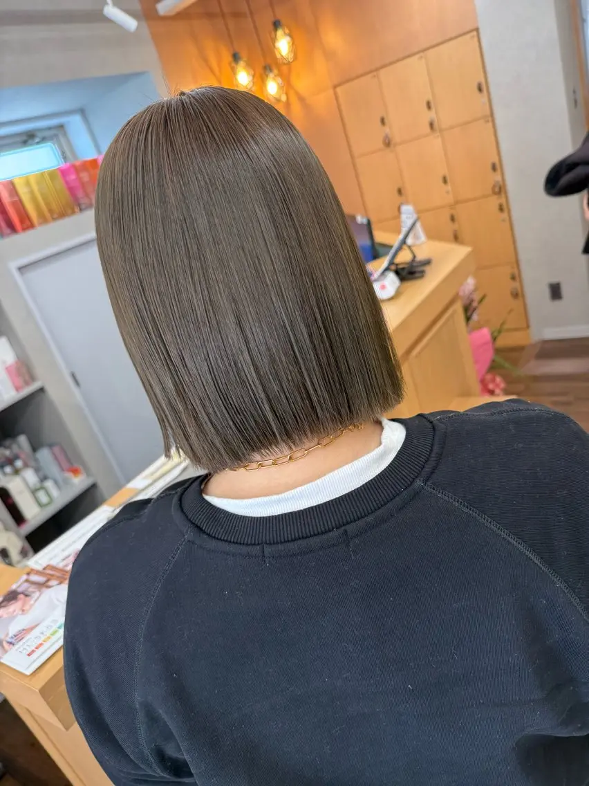 ミディアム カラー カット ヘアカラー 縮毛矯正 トリートメント 髪質改善美容師 🪽YOSSYのヘアスタイル