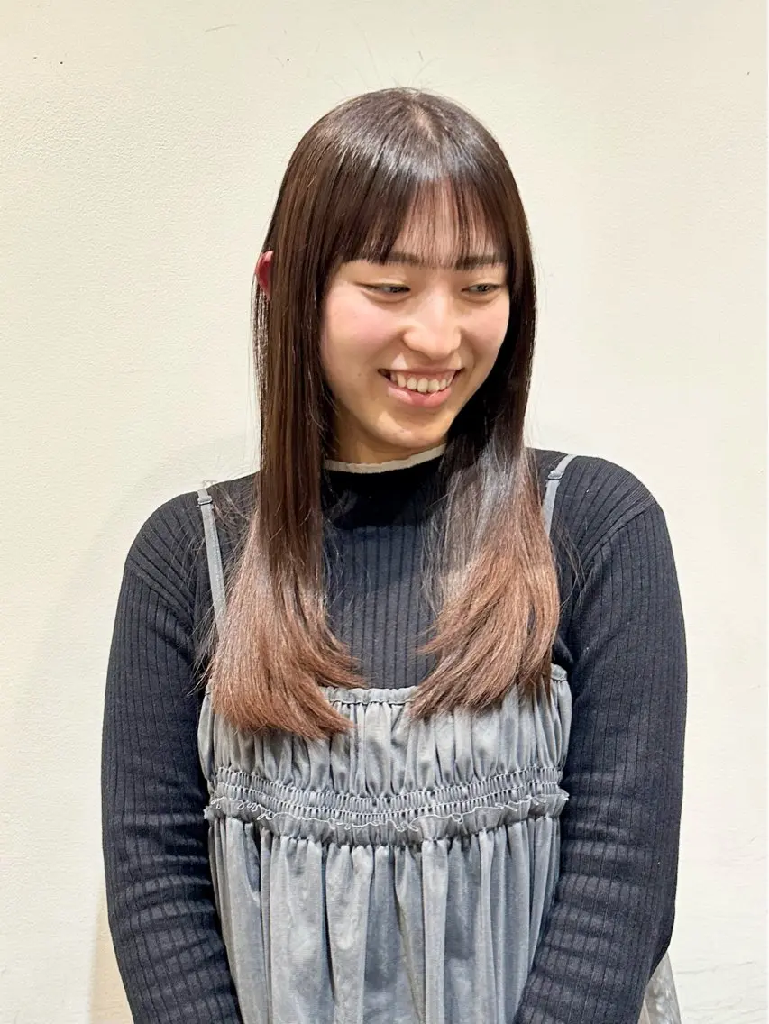 ロング 顔まわりレイヤー 顔周りカット レイヤーカット カット トリートメント MEG ✨のヘアスタイル