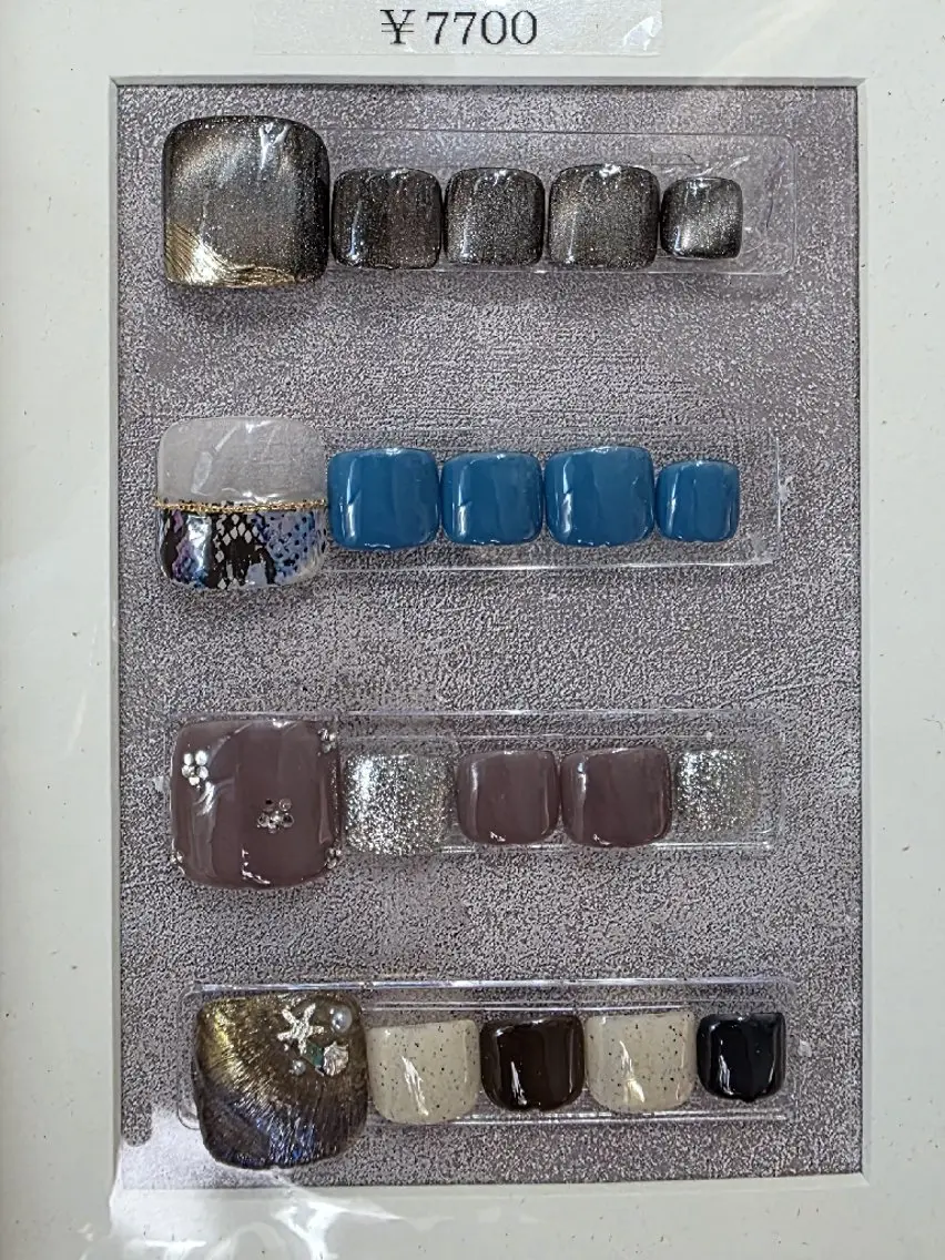 ネイル フットネイル シンプルネイル フットネイル Ekaterina Nail Salonのネイルデザイン