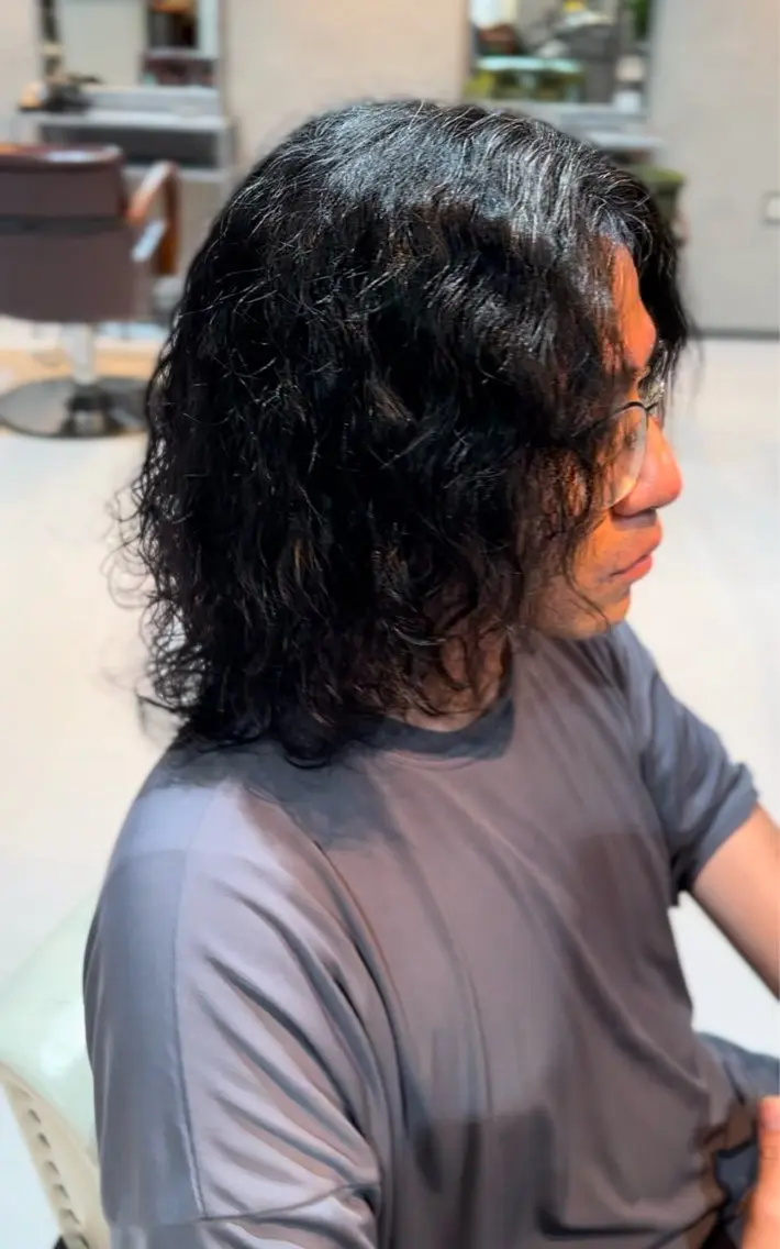 セミロング パーマ メンズ カット パーマ 吉岡 昌吾のヘアスタイル