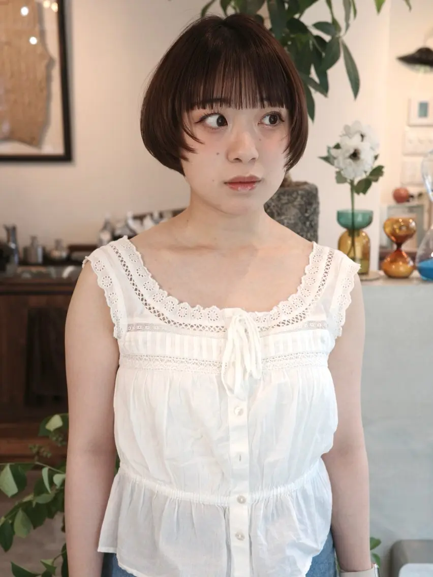 ショート カラー ボブ 顔まわりレイヤー 顔周りカット 伸ばしかけ レイヤーカット (h)wim ウィムのヘアスタイル