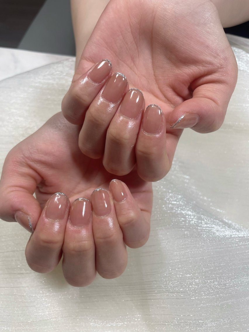 ネイル ピンク ピンクベージュ シルバー ハンドネイル Knail COCOA🩵のネイルデザイン