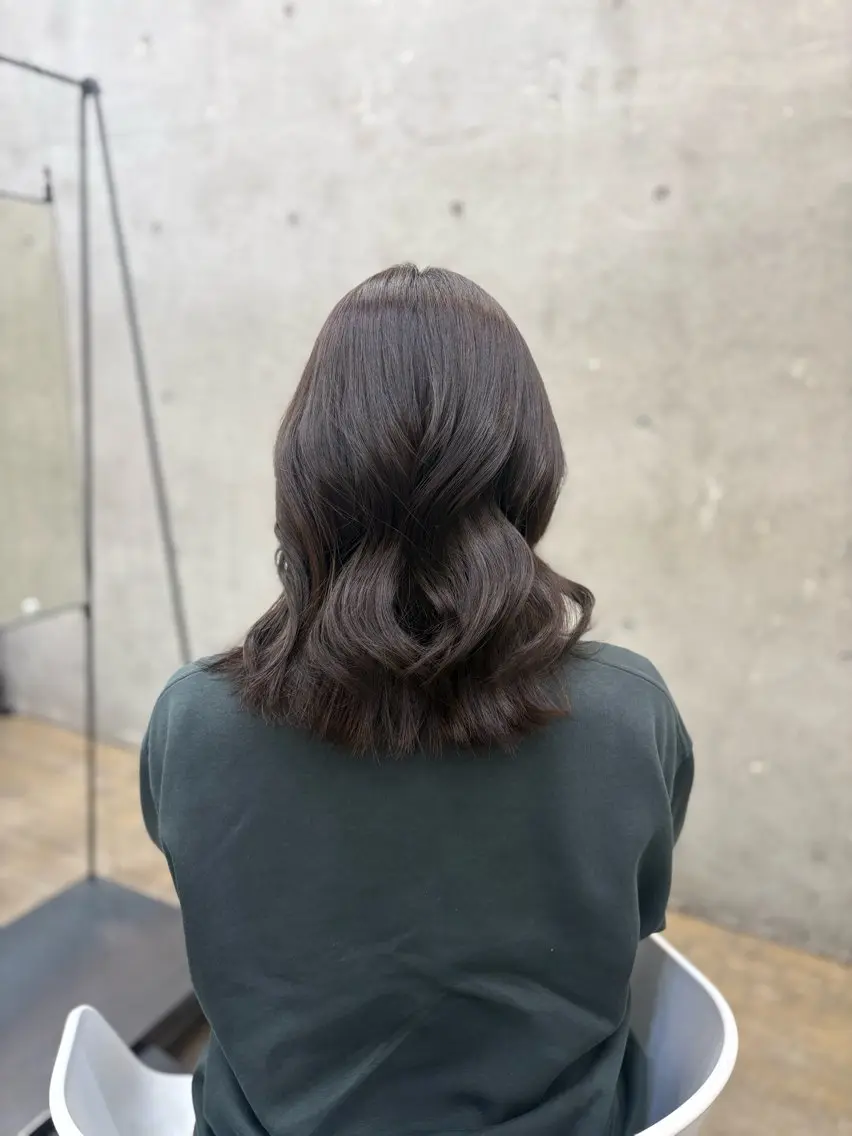 ミディアム アッシュ アッシュブラウン カット ヘアカラー 透明感カラー/赤み消 しカラー/もものヘアスタイル