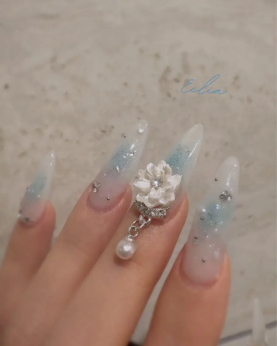 ネイル チークネイル 水色 春ネイル nailsalon Ecliaのネイルデザイン