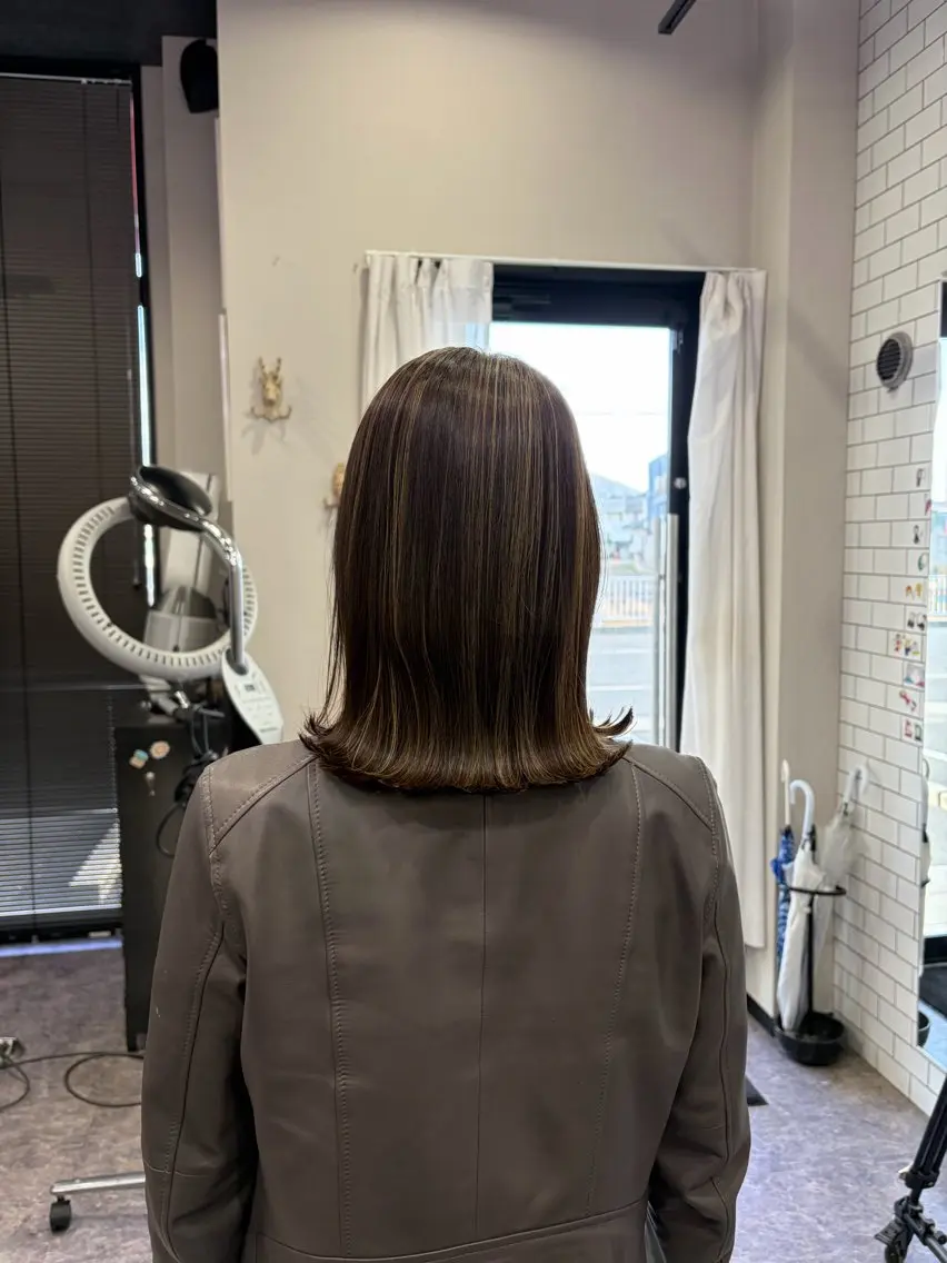ミディアム カラー ハイライトカラー ハイライト カット 友滝 真菜美のヘアスタイル