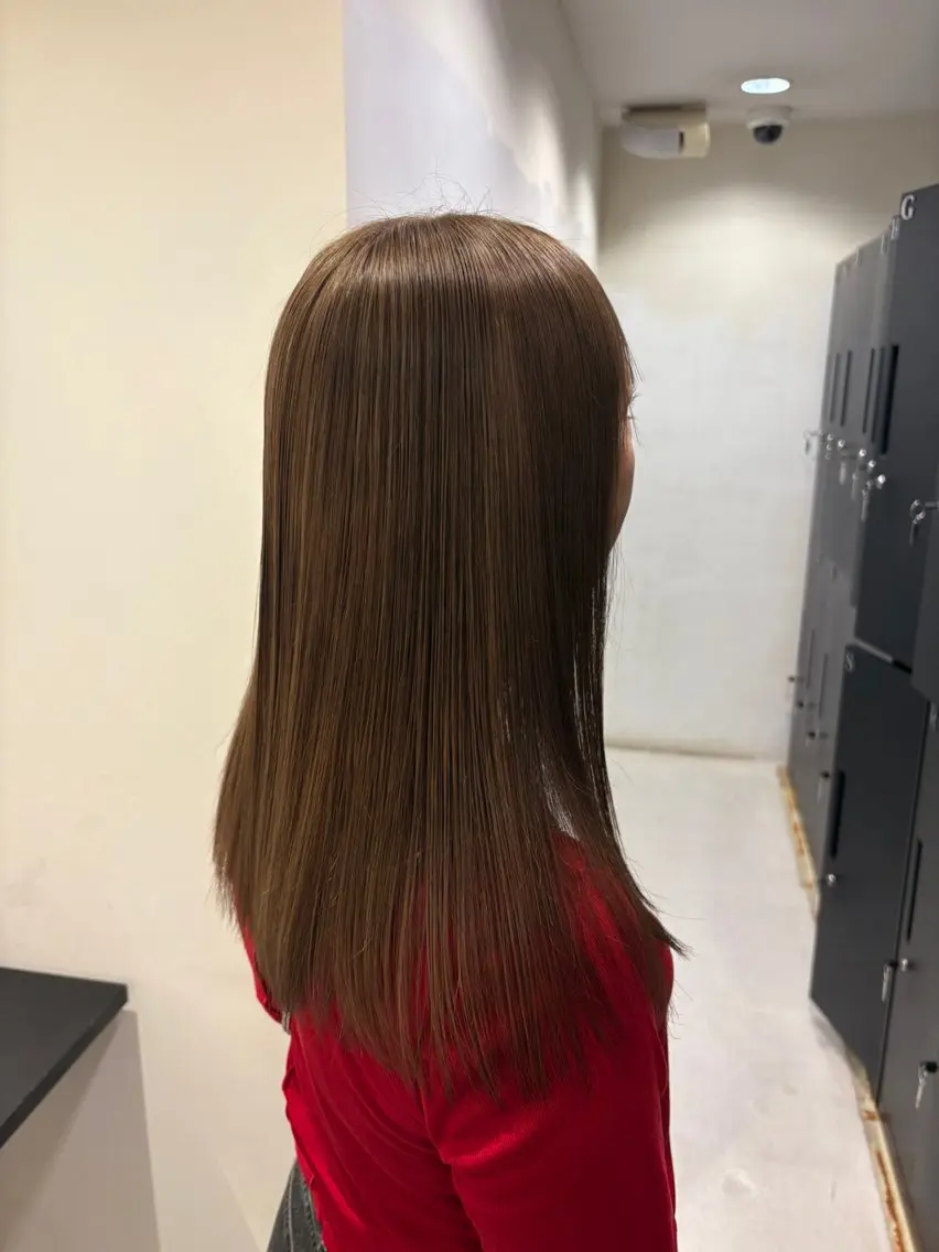 カラー 秋山 琉羽のヘアスタイル