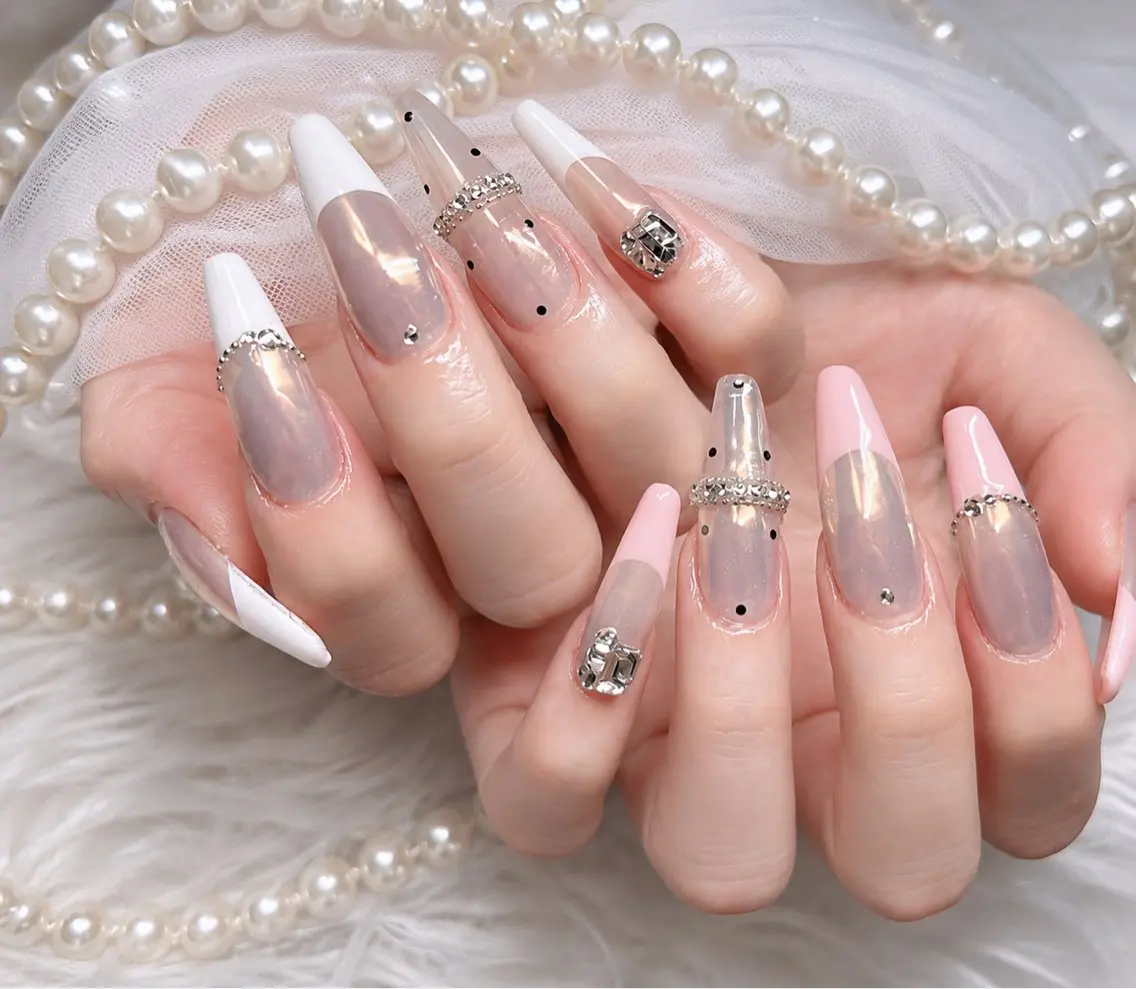 ネイル アートネイル ボルドー フレンチネイル ジェルネイル 氷ネイル・うるうるネイル ハンドネイル Julie Nail Hinのネイルデザイン