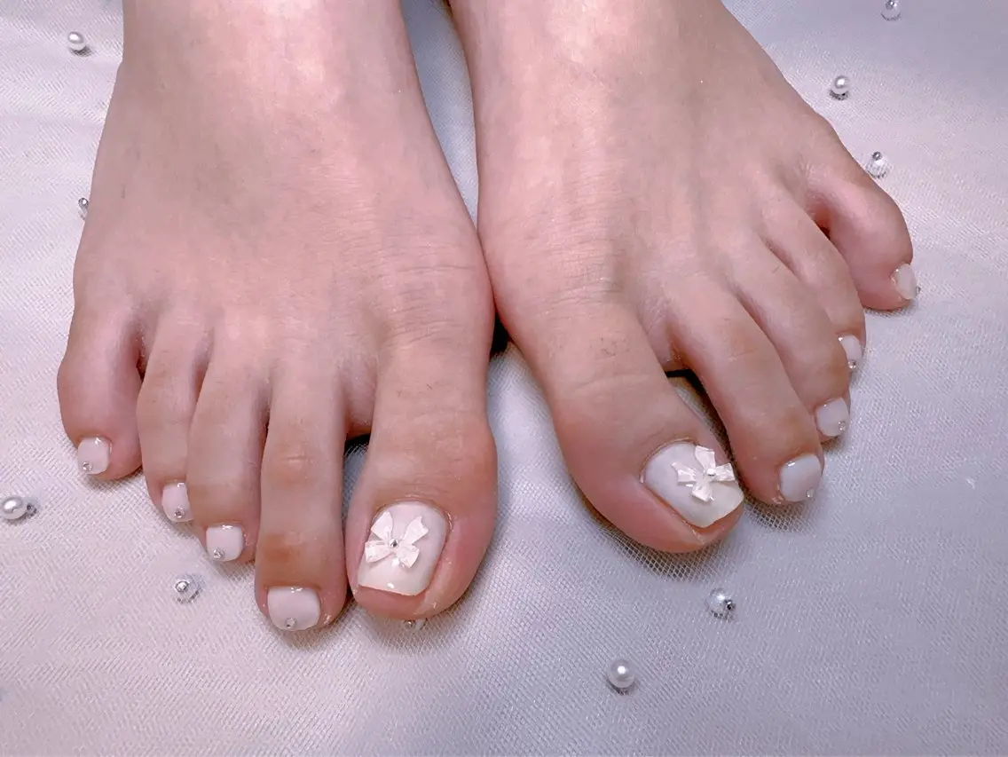 ネイル オーロラネイル フットネイル 韓国ネイル ラメ(グリッター) ラメグラデーション フットネイル Belle nail salon 新小岩のネイルデザイン