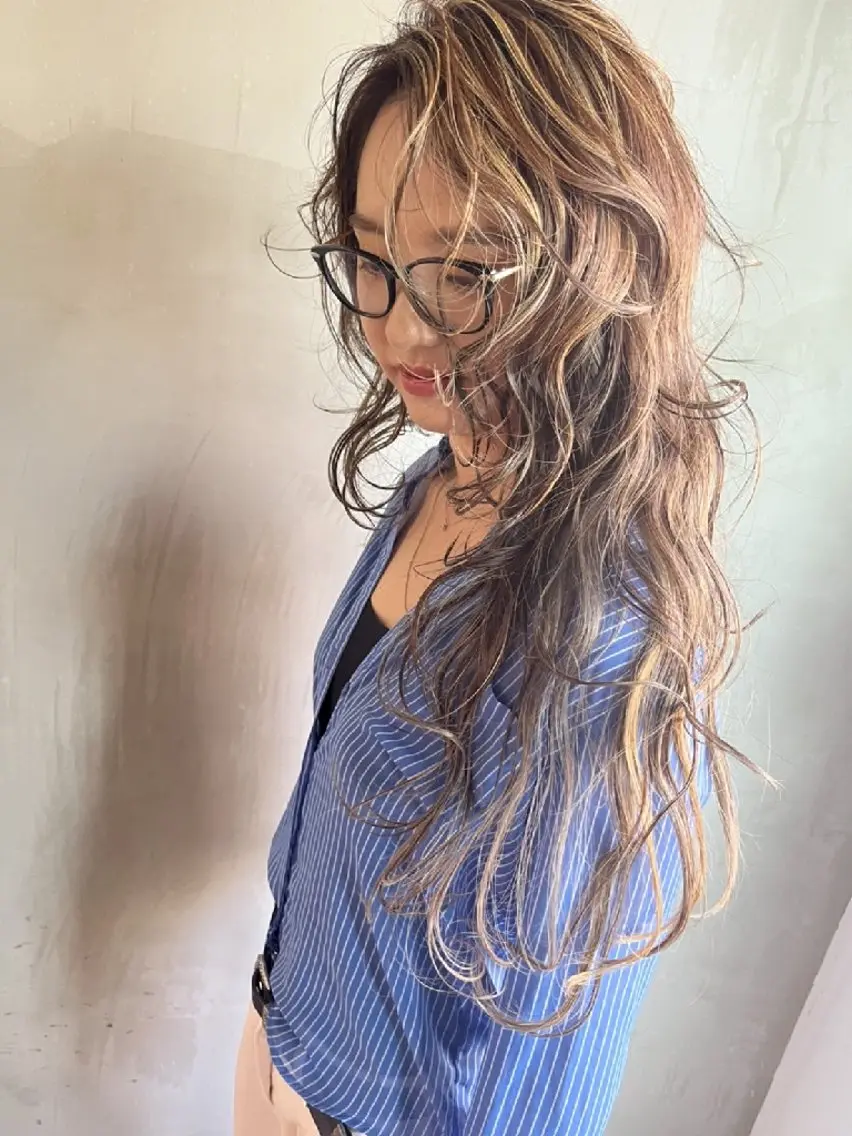 ロング ヘアカラー Unica Kanako,zのヘアスタイル