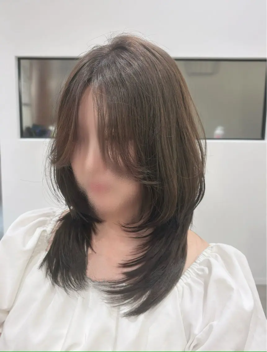 ミディアム カット ヘアカラー 杉井 響のヘアスタイル