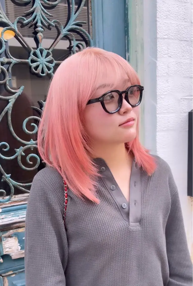 ミディアム カラー オレンジ レイヤーカット ヘアカラー ハイトーン💗ピンク 🛼カラフル🍀のヘアスタイル