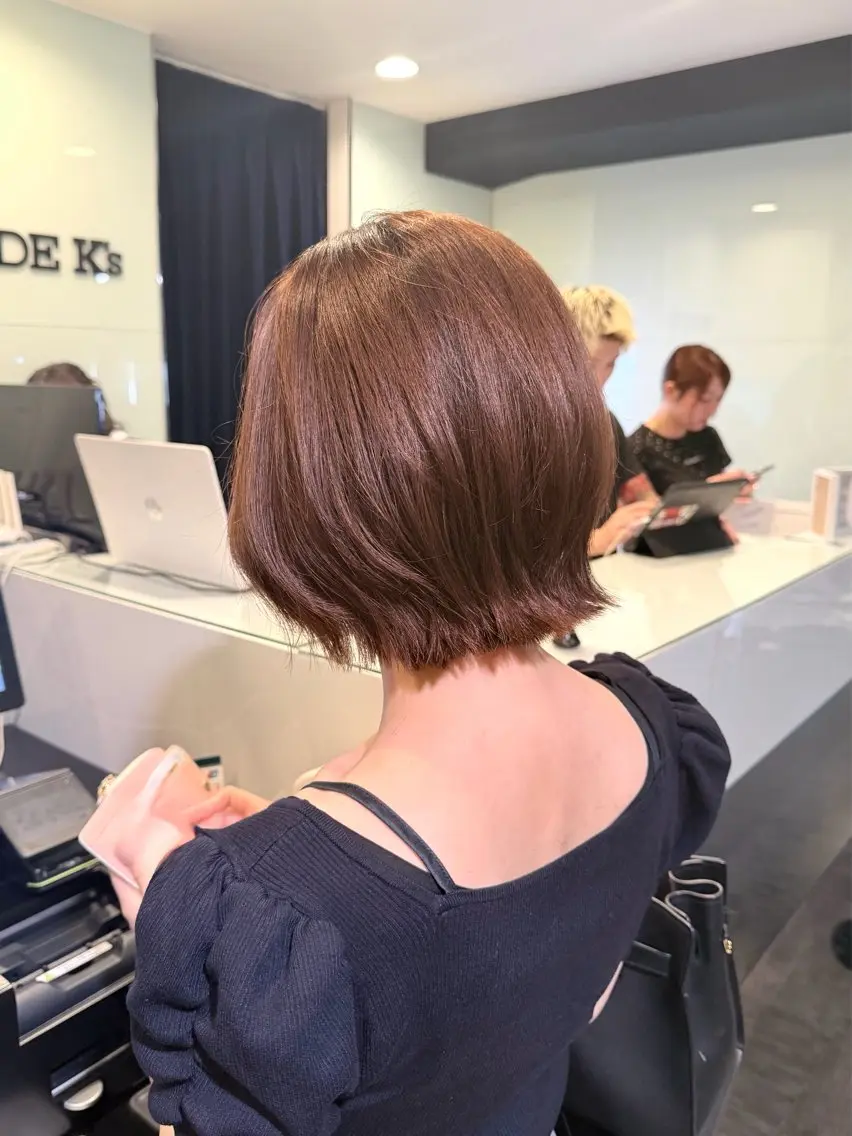 ショート ボブ くびれヘア 韓国風ヘア カット momo🎀韓国レイ ヤー・ハイトーンのヘアスタイル
