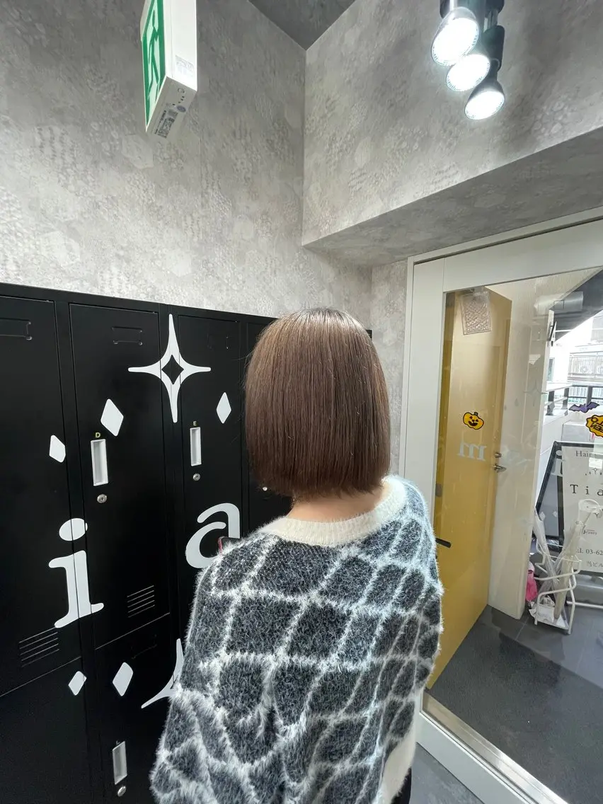 ショート カラー アッシュ アッシュグレー ベージュカラー ブリーチ ブロンド 【ときめき屋さん🎀 ハイトーン大和🎀】のヘアスタイル