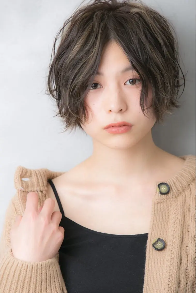 ショート カラー ハンサムショート ブリーチ ケアブリーチ グレージュ ハイライトカラー カット ヘアカラー トリートメント 平日オススメ✨ コスパ&タイパ✨山下のヘアスタイル