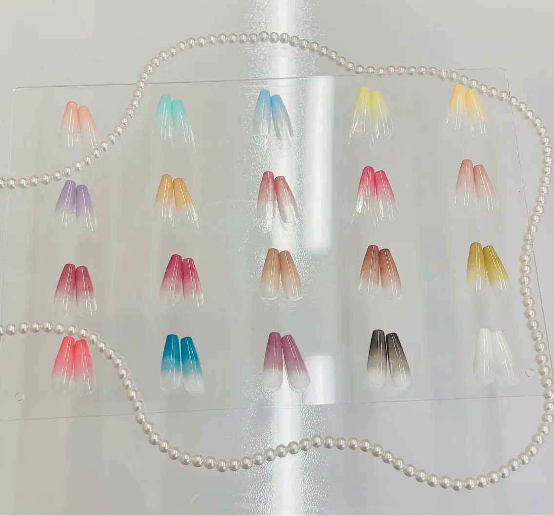 ネイル グラデーション ハンドネイル bijou nails　蓮のネイルデザイン