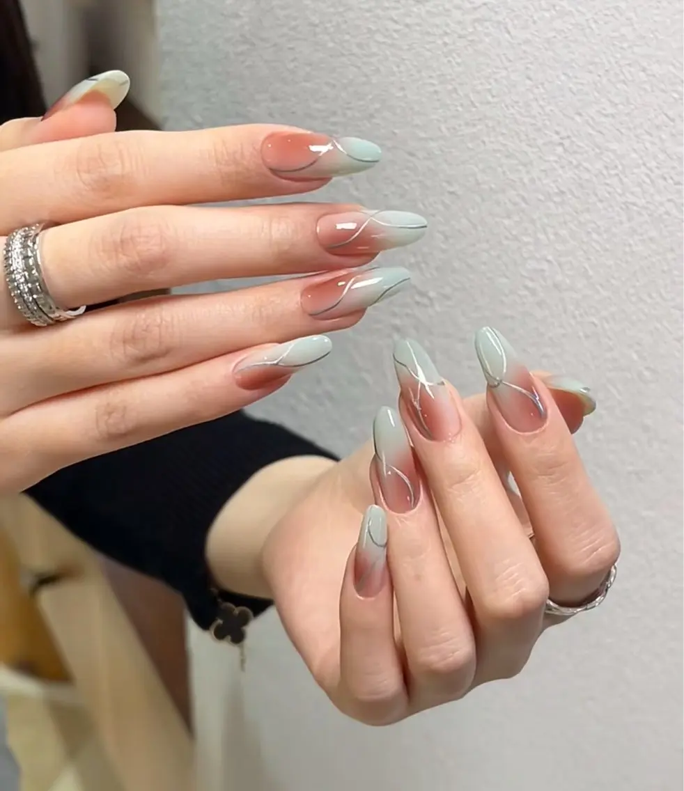 ネイル フットネイル フレンチネイル グラデーション ハート 韓国ネイル ハンドネイル Lynn_ Nailのネイルデザイン