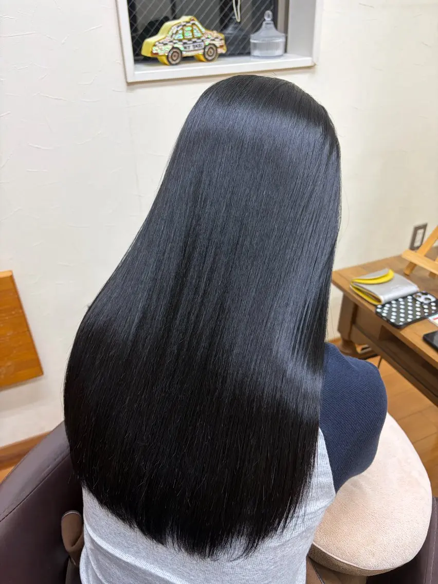 ロング LeR 彩花のヘアスタイル