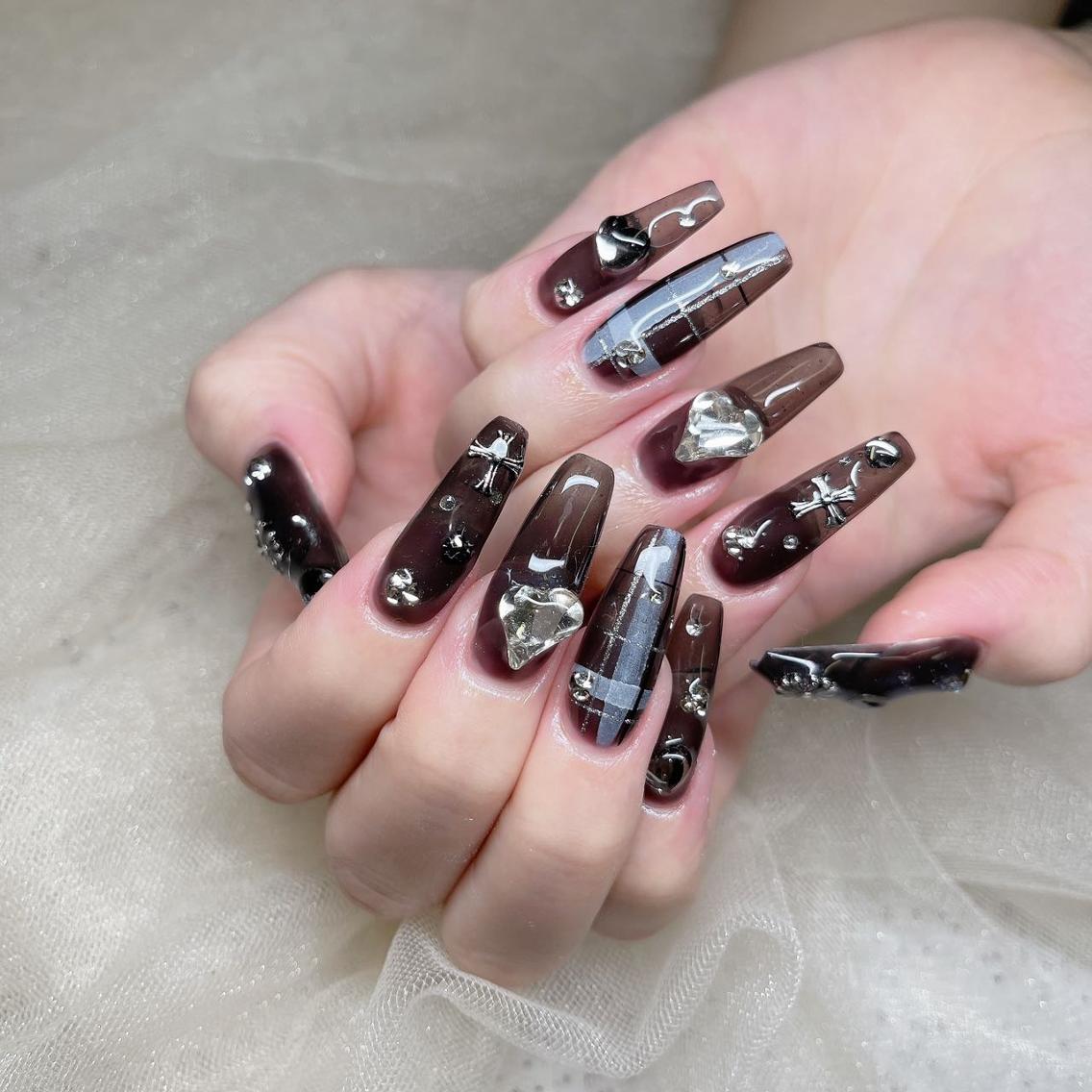 ネイル ハンドネイル Queens テイのネイルデザイン