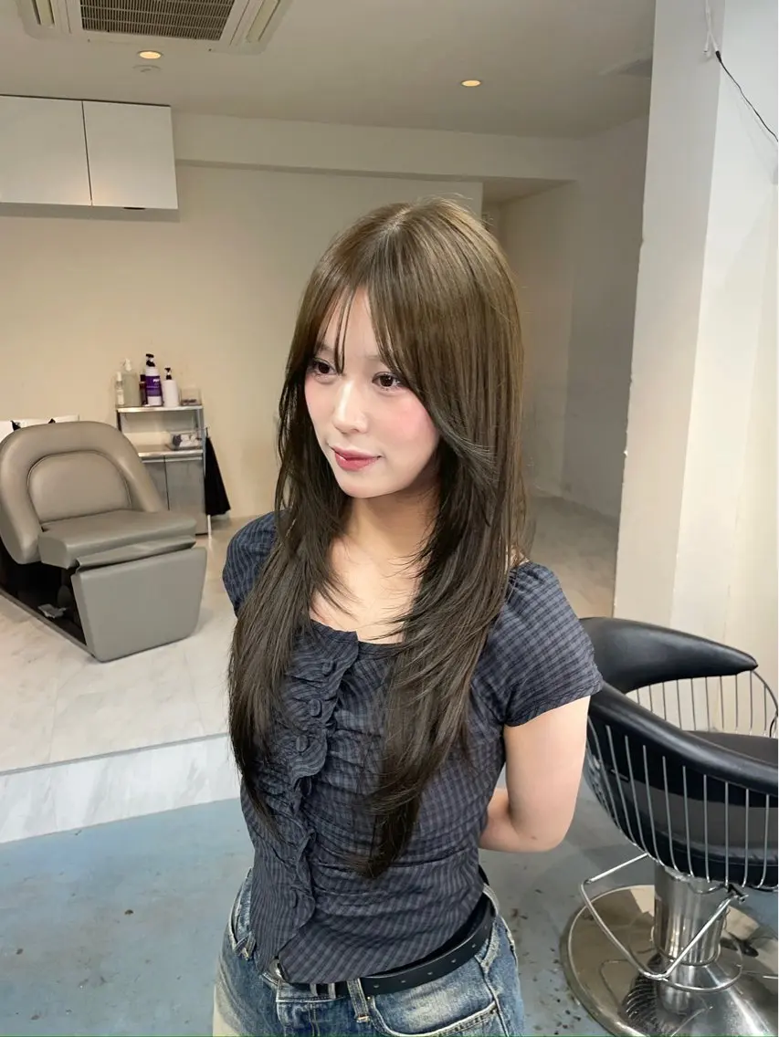 ロング カラー グレージュ オリーブグレージュ オリーブグレー ヘアカラー ami🌙 透明感/ハイトーンのヘアスタイル
